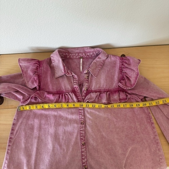 Free People Samantha Pink Acid Wash Ruffle Denim Button Down Top XS - Picture 10 of 11